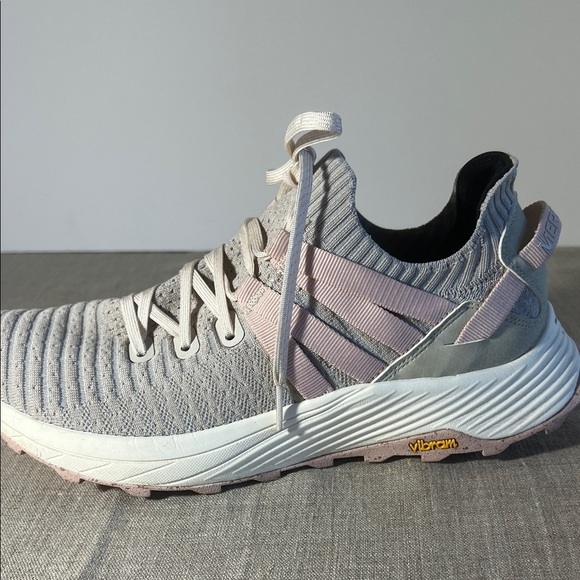 Shoes - Women's Gray and Pink Merrill Vibram Sneakers 10W. SH150